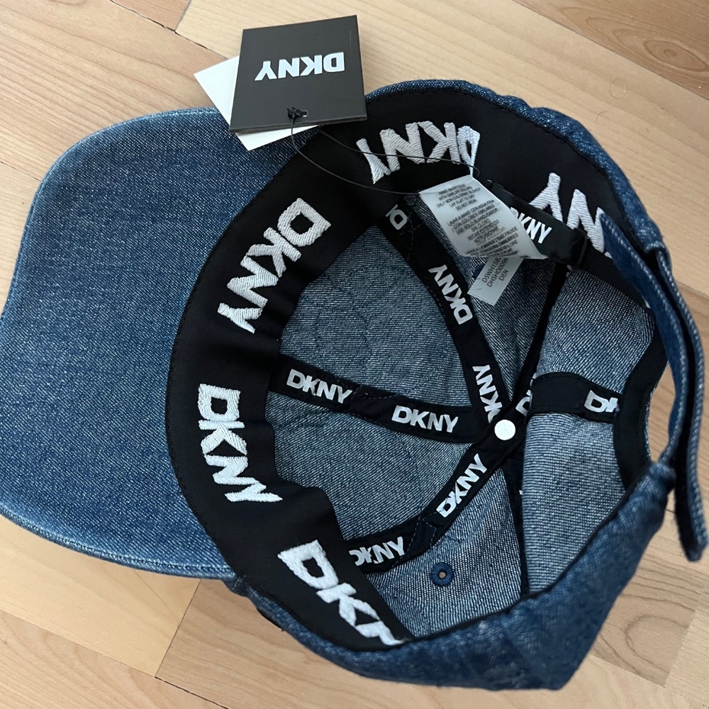 DKNY baseball cap - Picture 4 of 4